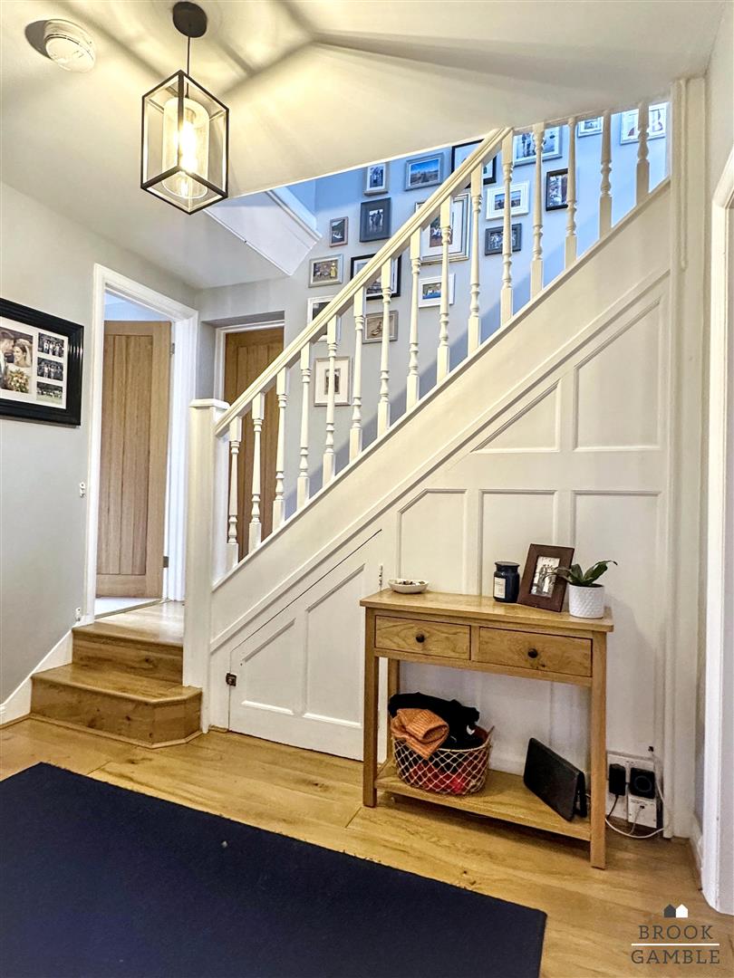 3 Bedroom House. Victoria Drive in Eastbourne,  27